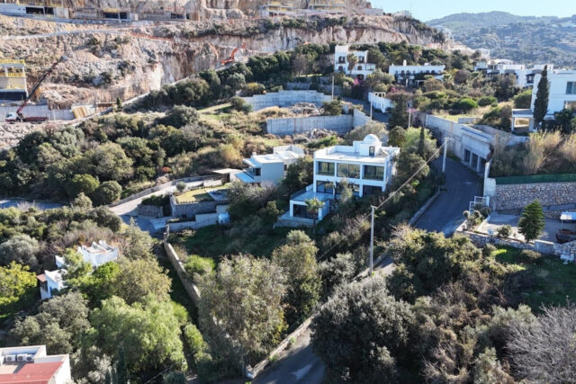 Yalıkavak’ta 1000m2 arazi içerisinde deniz manzaralı 4+1 villa